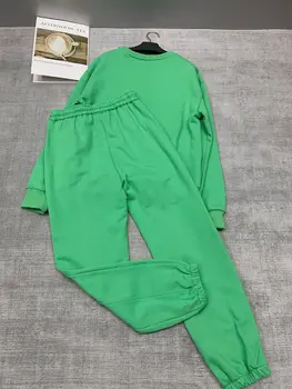2023 Новый Вышитый Нагрудный логотип, Рубашка с круглым вырезом и длинным рукавом + Повседневные брюки с эластичной резинкой на талии, Спортивный Зеленый комплект