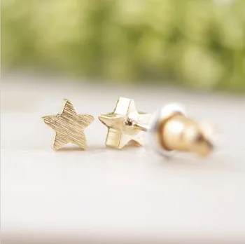 Модные серьги-гвоздики в виде маленькой звезды, классический дизайн матовой поверхности, трехмерная пятиконечная звезда