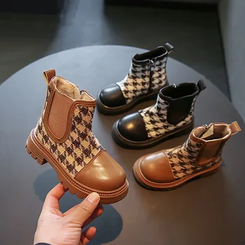 Стильная Решетчатая обувь для подиума, Черные Коричневые плюшевые ботинки для девочек, студенческие ботинки Челси в английском стиле для детей F10251